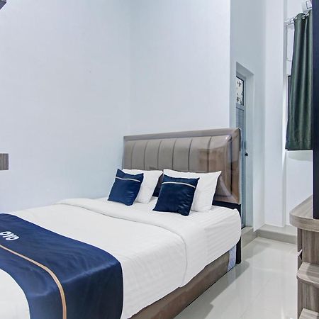 Oyo 90704 Nabila Residence Syariah Паданг Екстериор снимка